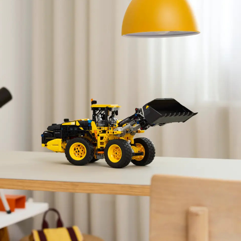 LEGO TECHNIC - VOLVO L120 ELECTRIC WHEEL LOADER