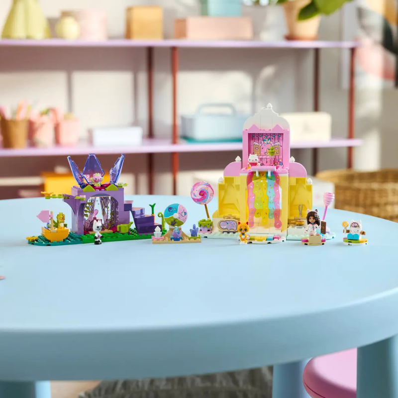 LEGO GABBY'S DOLLHOUSE - SWEET TREAT MOUNTAIN & KITTY GARDEN