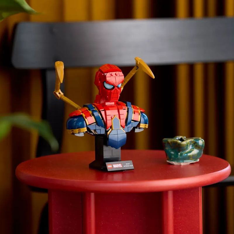 LEGO MARVEL - IRON SPIDER-MAN BUST