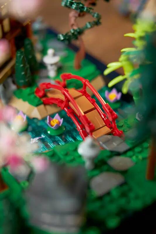 LEGO ICONS - TRANQUIL GARDEN