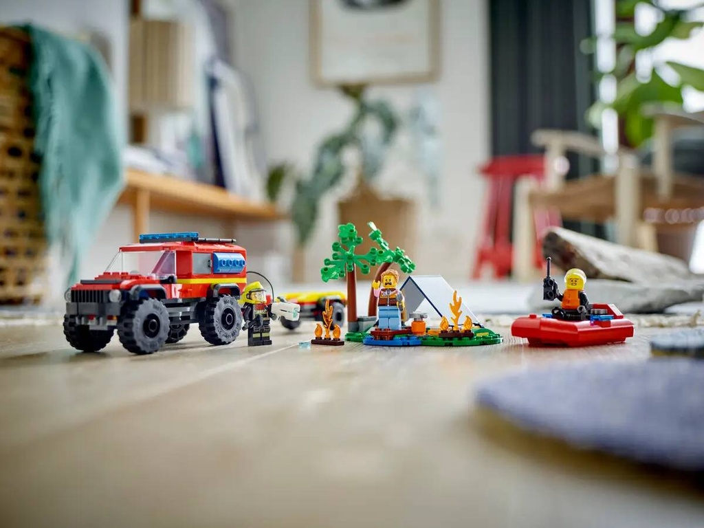 LEGO CITY - 4X4 FIRE TRUCK WITH RESCUE BOAT
