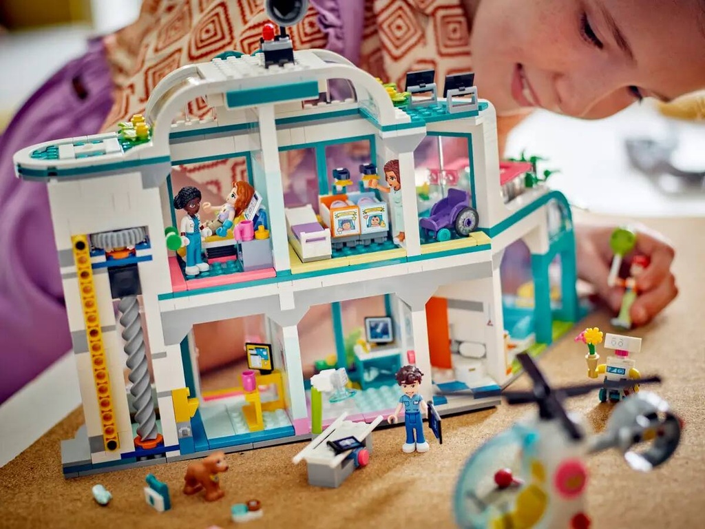 LEGO FRIENDS - HEARTLAKE CITY HOSPITAL