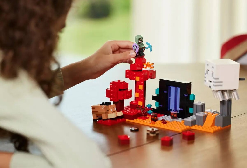 LEGO MINECRAFT - THE NETHER PORTAL AMBUSH