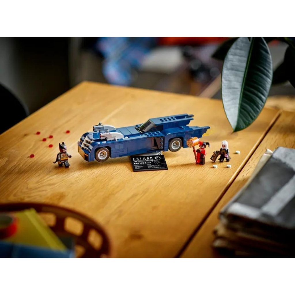 LEGO BATMAN - BATMAN™ WITH THE BATMOBILE™ VS. HARLEY QUINN™ AND MR. FREEZE™