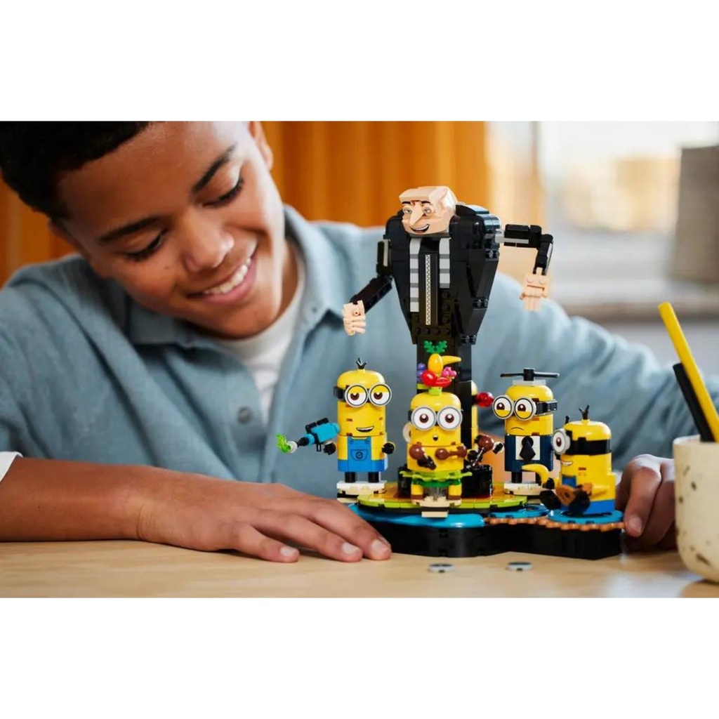 LEGO DESPICABLE ME 4 - BRICK-BUILT GRU AND MINIONS