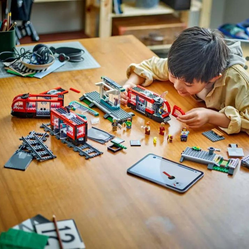 LEGO CITY - DOWNTOWN STREET CAR AND STATION