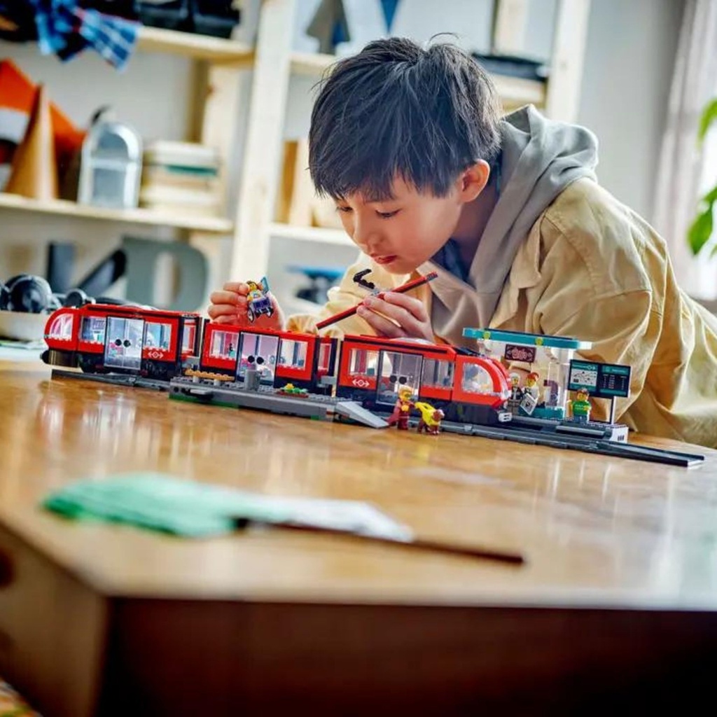 LEGO CITY - DOWNTOWN STREET CAR AND STATION