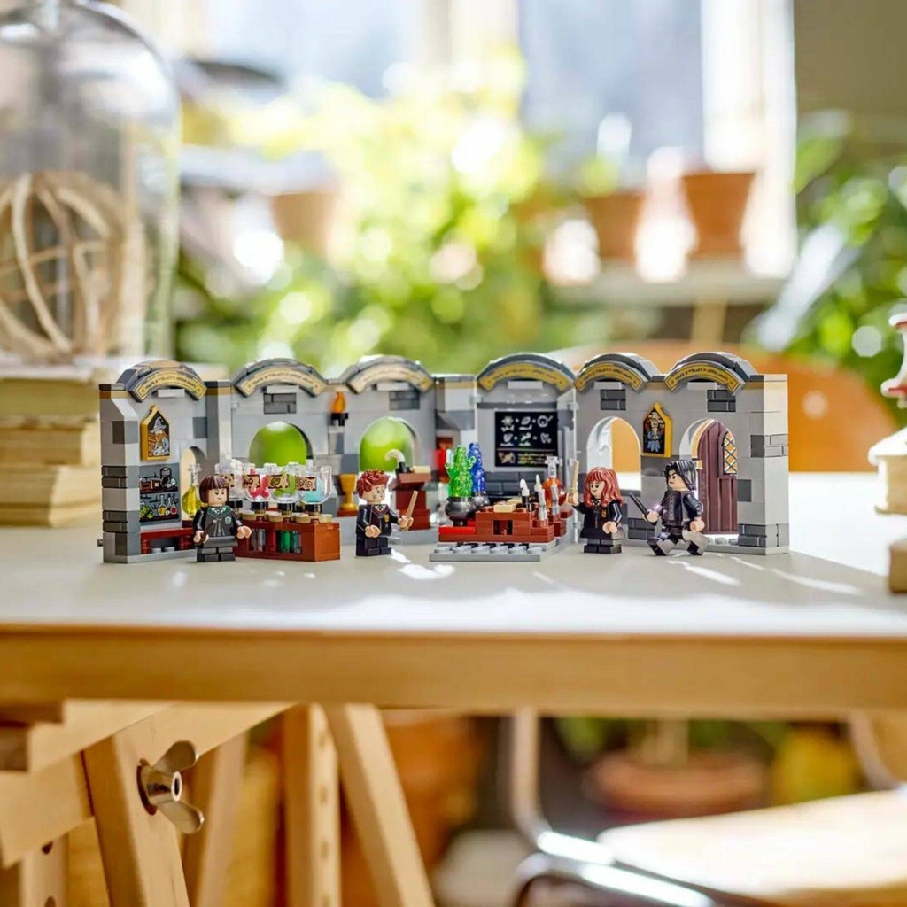 LEGO HARRY POTTER - HOGWARTS™ CASTLE: POTIONS CLASS