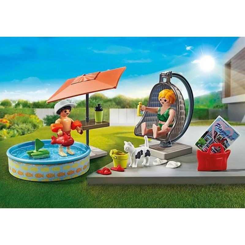 PLAYMOBIL CITY LIFE - SPLASHING FUN IN THE GARDEN
