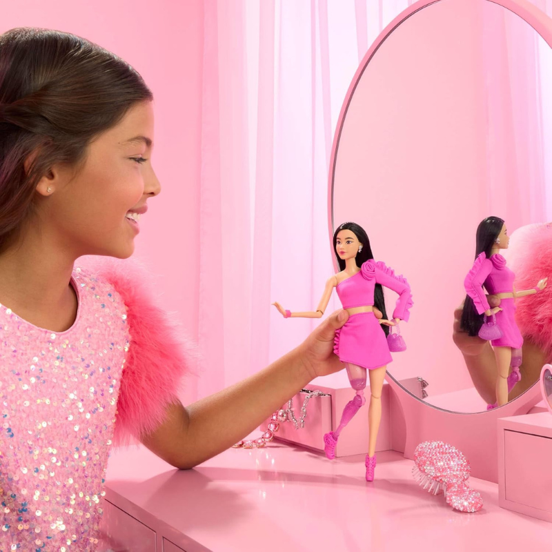 BARBIE DELUXE FASHIONISTAS - MELAXRINH