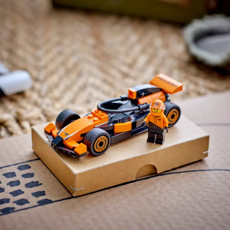 LEGO CITY - F1® DRIVER WITH MCLAREN RACE CAR