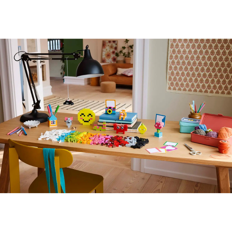LEGO CLASSIC - CREATIVE HAPPY BOX