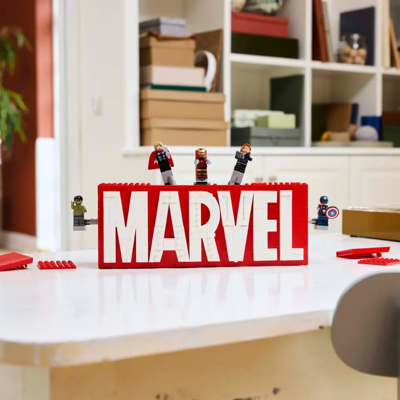 LEGO MARVEL - MARVEL LOGO & MINIFIGURES
