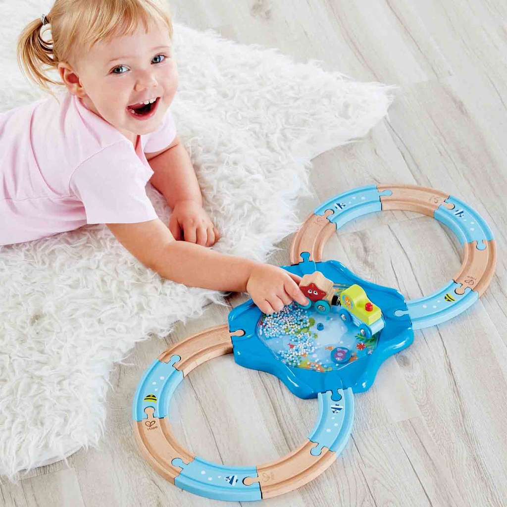 HAPE RAILWAY WOODEN RAILWAY UNDERSEA FIGURE 8
