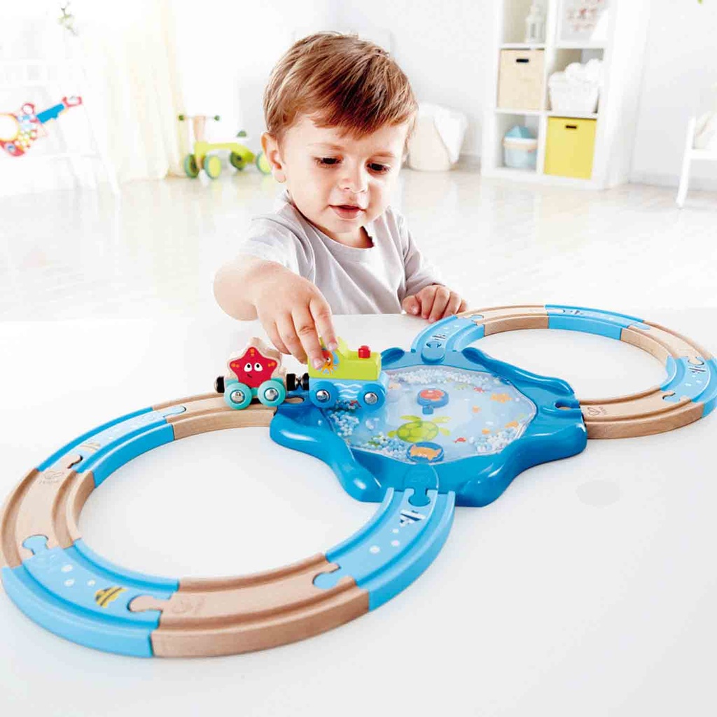 HAPE RAILWAY WOODEN RAILWAY UNDERSEA FIGURE 8