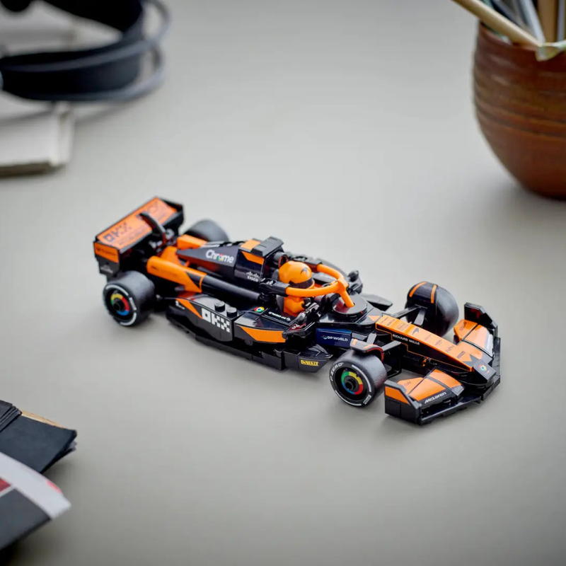 LEGO SPEED CHAMPIONS - MCLAREN F1® TEAM MCL38 RACE CAR